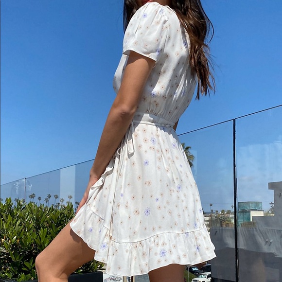 NWOT Aritzia Sunday Best New Ruffle Wrap Dress - Picture 5 of 6